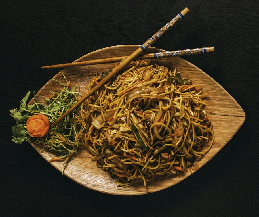 Горячая лапша с овощами